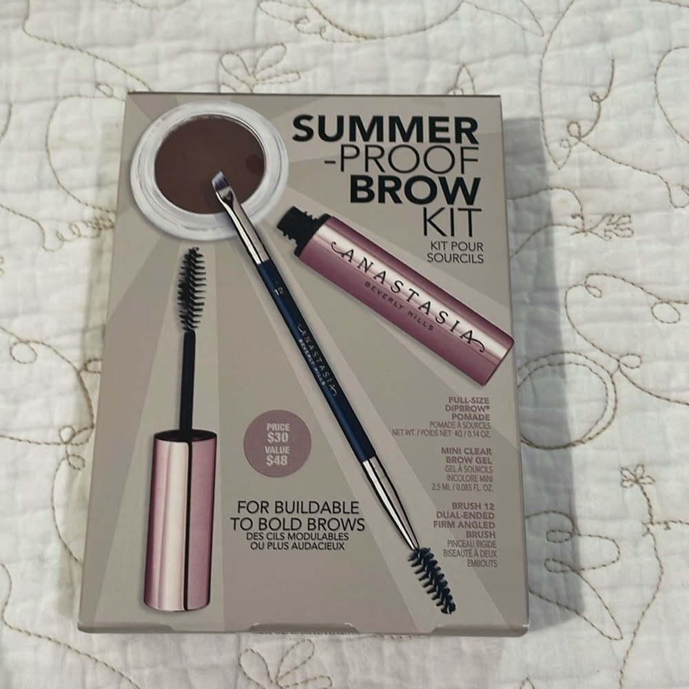 Brand new never used Anastasia Beverly Hills brow kit